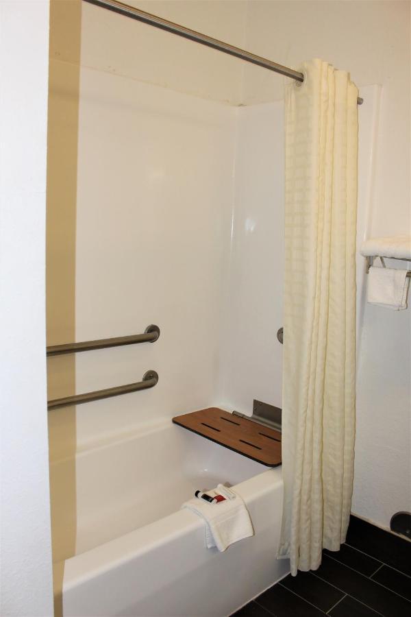 Super 8 By Wyndham De Soto Hotel Ngoại thất bức ảnh