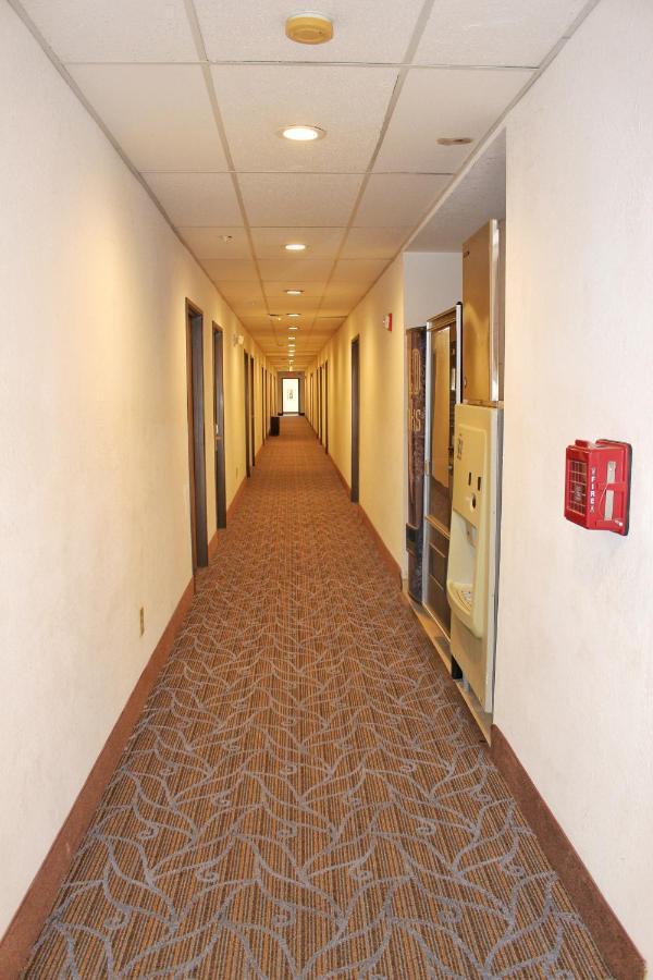 Super 8 By Wyndham De Soto Hotel Ngoại thất bức ảnh